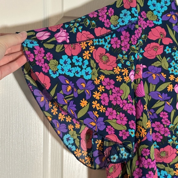 SHEIN 2XL floral tulip sleeve blouse - Picture 3 of 5